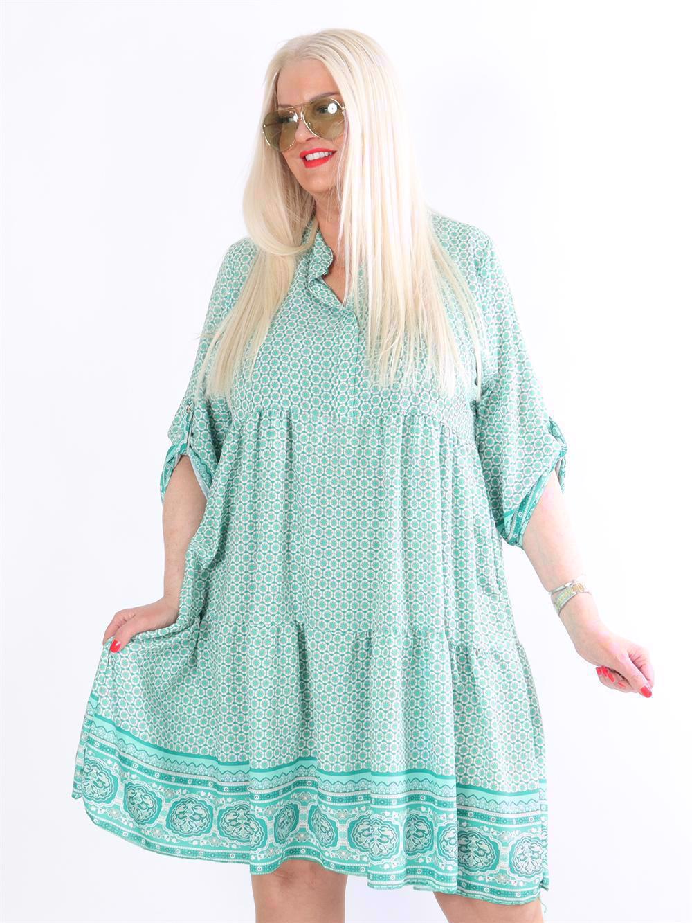 Lana - Mønstret kjole med lag på lag look